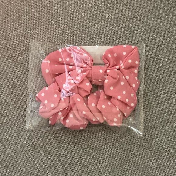 Polka Dot Bow Scrunchie  *2/12$* - Picture 3 of 4